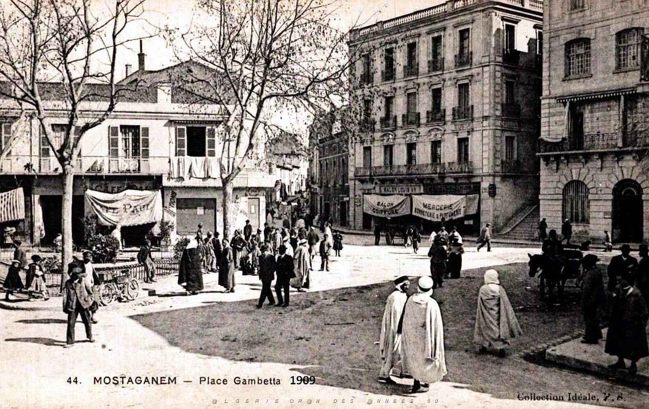 Mostaganem - Place Gambetta - 1909.jpg